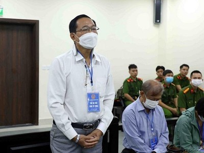 Cựu thứ trưởng Bộ Y tế Cao Minh Quang lĩnh án 30 tháng tù treo.