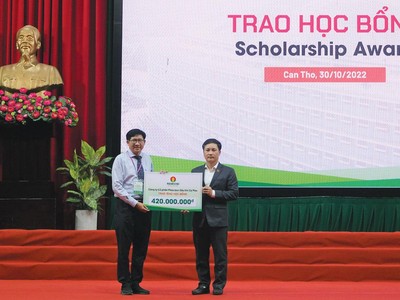 Phân bón Cà Mau luôn dành ưu tiên đặc biệt cho sự nghiệp “trồng người”.