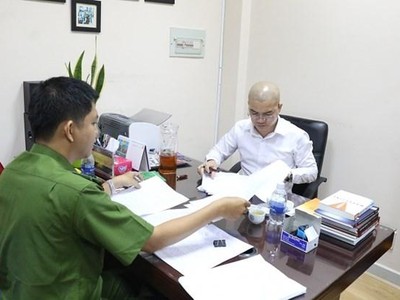 Cơ quan điều tra làm việc với Nguyễn Thái Luyện tháng 9/2019. (Nguồn: Công an Thành phố Hồ Chí Minh).