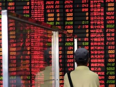 Hai chỉ số Shanghai Composite và Shenzhen Component của Trung Quốc đều ngập sắc đỏ trong phiên giao dịch 28/11. Ảnh: AFP.