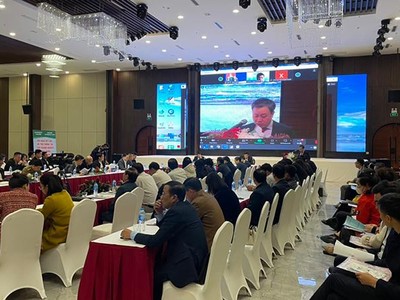 Có hơn 130 doanh nghiệp đầu tư, sản xuất, kinh doanh, phân phối và xuất nhập khẩu trong và ngoài tỉnh đang có hoạt động xuất nhập khẩu qua địa bàn tỉnh Quảng Ninh đã tham gia Hội nghị.