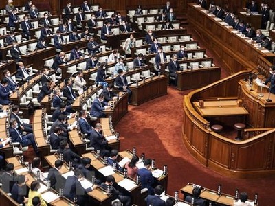 Thủ tướng Nhật Bản Fumio Kishida phát biểu tại phiên họp Quốc hội ở Tokyo. (Ảnh: AFP/TTXVN)