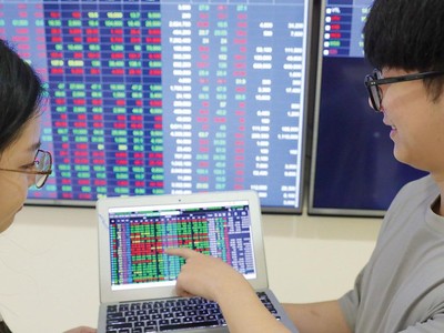 Nhà đầu tư cá nhân đang dõi theo động thái của quỹ ngoại 