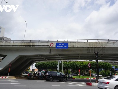 Sở GTVT TP.HCM yêu cầu khắc phục sự cố cầu vượt Nguyễn Hữu Cảnh trước Tết dương.