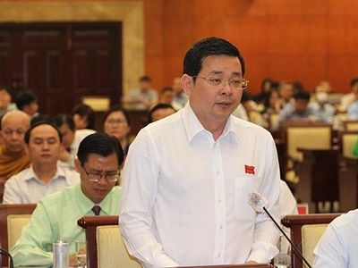 Giám đốc Sở Tài nguyên và Môi trường TP. HCM ông Nguyễn Toàn Thắng trả lời vấn đề thu hồi dự án chậm triển khai Ảnh: Thành Nhân.