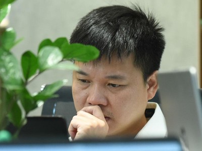 Thị trường chứng khoán giảm điểm khiến hiệu suất sinh lời của các quỹ đầu tư giảm mạnh.