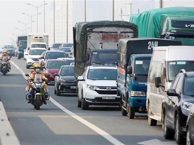 Cảnh sát điều tiết giao thông trên tuyến đường Vành đai 3 (Hà Nội), tháng 9/2022. (Ảnh: Phạm Kiên/TTXVN)