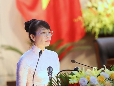 Bà Trần Thị Thanh Tâm, Giám đốc Sở Kế hoạch và Đầu tư Đà Nẵng trả lời các câu hỏi của đại biểu.