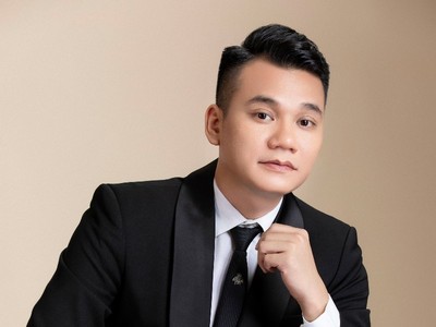 Doanh nhân Nguyễn Khắc Việt, Nhà sáng lập, Chủ tịch Khắc Việt Group.