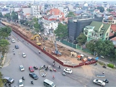 Sở Giao thông vận tải đề nghị quận Tây Hồ sớm hoàn trả mặt bằng phục vụ giao thông, giảm thiểu nguy cơ ùn tắc giao thông trên tuyến đường Xuân Diệu, Âu Cơ. (Nguồn: Dân trí).