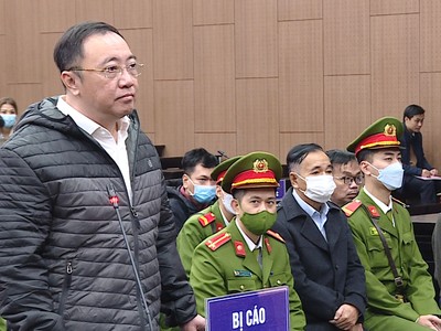 Cựu Giám đốc Bệnh viện Đa khoa Đồng Nai khẳng định mình nhận tiền cảm ơn, không phải nhận hối lộ. Ảnh: Trần Tâm.