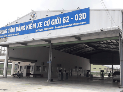 Trung tâm đăng kiểm xe cơ giới tư nhân 6203D đang bị đình chỉ 3 tháng do nhân viên trung tâm đã có hành vi vi phạm quy định, quy trình, tiêu chuẩn, quy chuẩn kỹ thuật và các hướng dẫn có liên quan đến công tác kiểm định an toàn kỹ thuật và bảo vệ môi trường xe cơ giới.