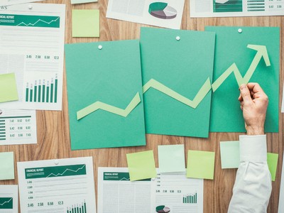 Doanh thu tài chính của nhóm công ty bảo hiểm có độ tương quan dương đối với xu hướng lãi suất của thị trường.