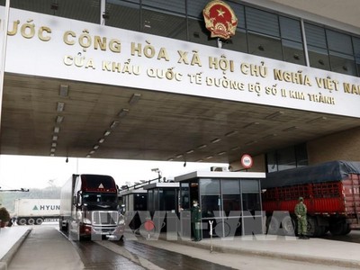 Hoạt động xuất nhập khẩu tại cửa khẩu quốc tế đường bộ số II Kim Thành, huyện Bát Xát, tỉnh Lào Cai. (Ảnh: Quốc Khánh/TTXVN)