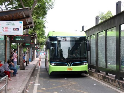 Hiện Thành phố Hồ Chí Minh mới có 1 tuyến xe buýt điện. (Ảnh: Tiến Lực/TTXVN)