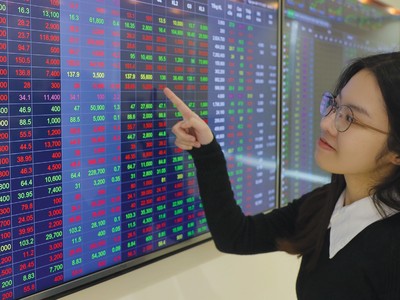 Có nhiều nhóm ngành đáng quan tâm đầu tư trong năm 2023.