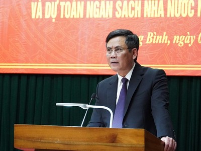 Ông Trần Thắng, Chủ tịch UBND tỉnh Quảng Bình phát biểu giao nhiệm vụ phát triển kinh tế - xã hội và dự toán ngân sách Nhà nước năm 2023. Nguồn: QBTV