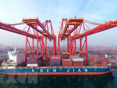 Cảng container ở Nhật Chiếu, tỉnh Sơn Đông, Trung Quốc, ngày 26/1/2022. (Ảnh: THX/TTXVN).