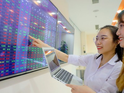 Phát triển thị phần môi giới là “bàn đạp” giúp công ty chứng khoán mở rộng dịch vụ cho vay ký quỹ, quản lý tài sản…