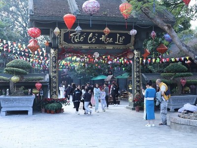 Phố cổ Hoa Lư tại thành phố Ninh Bình - một điểm du lịch thu hút đông du khách dịp Tết. (Ảnh: Đức Phương/TTXVN)