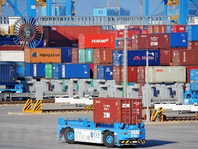 Cảng hàng hóa ở tỉnh Sơn Đông, Trung Quốc. (Ảnh: AFP/TTXVN)