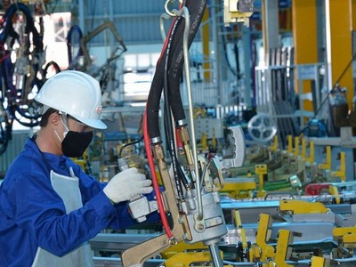 Ông Cao Tường Huy, Quyền Chủ tịch UBND tỉnh Quảng Ninh chỉ đạo tại cuộc họp.