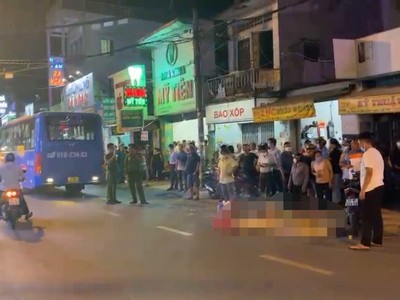 Lực lượng chức năng đã phong tỏa hiện trường để điều tra nguyên nhân vụ tai nạn (Ảnh: Cắt từ clip)