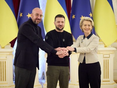 Tổng thống Ukraine Volodymyr Zelenskiy, Chủ tịch Ủy ban châu Âu Ursula von der Leyen và Chủ tịch Hội đồng châu Âu Charles Michel tại cuộc họp ở thủ đô Kiev ngày 3/2/2023. Ảnh: Reuters.