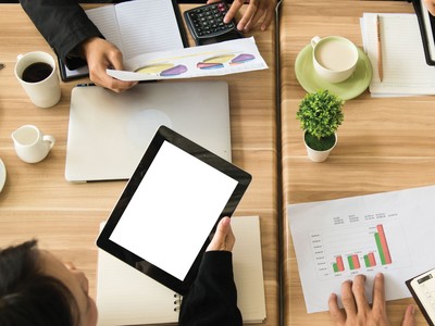 Các doanh nghiệp nỗ lực thu gọn quy mô nhân sự để cầm cự qua khó khăn.