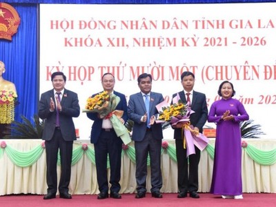Thường trực HĐND tỉnh Gia Lai chúc mừng ông Nguyễn Hữu Quế và ông Dương Mah Tiệp đã được bầu giữ chức Phó Chủ tịch UBND tỉnh Gia Lai nhiệm kỳ 2021-2026.