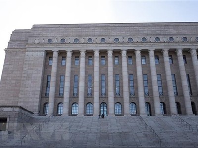 Quang cảnh bên ngoài tòa nhà Quốc hội Phần Lan ở thủ đô Helsinki. (Ảnh: AFP/TTXVN)