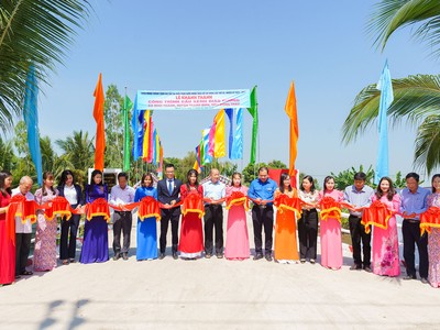 Cầu Kênh Giáo Đường tại xã Bình Thành (tỉnh Đồng Tháp) chính thức được khánh thành vào sáng ngày 17/2.