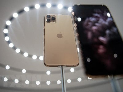 Điện thoại iPhone được trưng bày tại trụ sở Apple. (Ảnh: AFP/TTXVN).