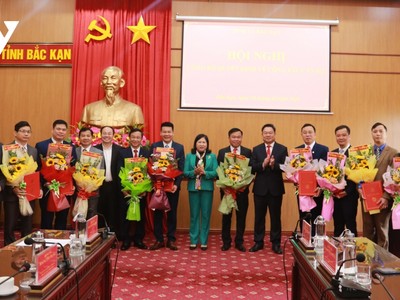 Lãnh đạo Tỉnh ủy Bắc Kạn trao quyết định luân chuyển, điều động, bổ nhiệm cán bộ sở, ngành, địa phương.
