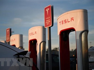Một trạm sạc điện của Tesla tại Hawthorne, California, Mỹ, ngày 9/8/2022. (Ảnh: AFP/TTXVN).
