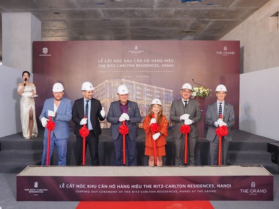 Khu căn hộ hàng hiệu The Ritz-Carlton Residences, Hanoi chính thức cất nóc