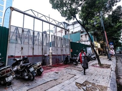 Lô đất vàng số 296, 298, 300 phố Bà Triệu.