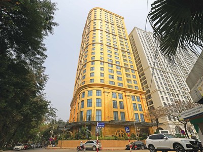 Dự báo năm 2023 sẽ có nhiều thương vụ M&A bất động sản. Trong ảnh: Khách sạn Wyndham Hanoi Golden Lake đang rao bán.