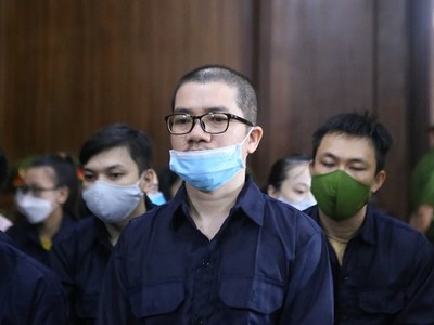 Bị cáo Nguyễn Thái Luyện tại tòa.