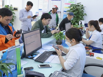 VinaPhone kéo dài thời gian phục vụ khách hàng tại các điểm giao dịch đến 21h-22h hàng ngày.