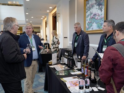 Doanh nghiệp hai nước trao đổi tại Hội thảo.