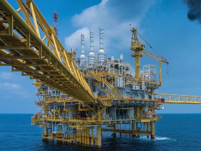 Ở nước ngoài, hoạt động thăm dò và khai thác dầu khí đang rất sôi động.