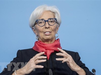 Chủ tịch ECB Christine Lagarde phát biểu tại một cuộc họp báo ở Frankfurt, Đức. (Ảnh: AFP/TTXVN)