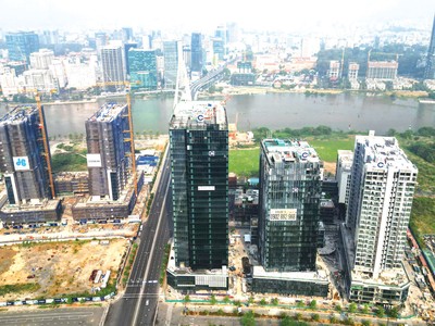 Thị trường bất động sản khó khăn, nhiều dự án dừng thi công, ảnh hưởng trực tiếp tới doanh nghiệp xây dựng, vật liệu xây dựng.