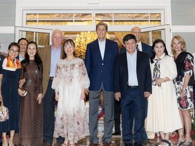 Ngài John Kerry, cựu Ngoại trưởng Mỹ, hiện là đặc phái viên của Tổng thống Joe Biden đóng vai trò tích cực trong chương trình hợp tác của Boeing với Vietjet.