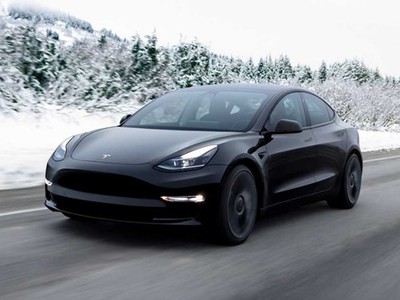 Mẫu xe Tesla Model 3 giảm 2.000 USD xuống còn 39.990 USD. (Nguồn: Inside EVs).