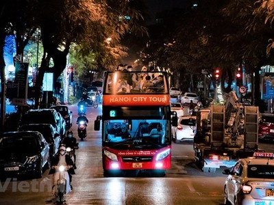 Thời gian xuất phát tuyến City tour: 8 giờ 30, 10 giờ 30, 13 giờ, 15 giờ, 17 giờ, 19 giờ, 21 giờ. (Ảnh: Minh Hiếu/Vietnam+)