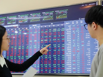 Các cổ phiếu có khả năng mang lại lợi nhuận kép từ cổ tức và chênh lệch giá đang được nhà đầu tư săn lùng.