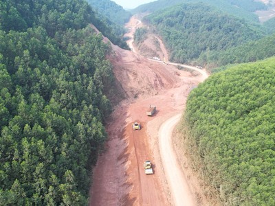 Thi công tuyến đường 342 qua địa bàn huyện Ba Chẽ.