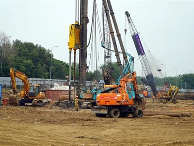 Công trường thi công Dự án nút giao An Phú- nút giao thông quan trọng kết nối với cao tốc và Vành đai 3 Thành phố Hồ Chí Minh. (Ảnh: Tiến Lực/TTXVN)